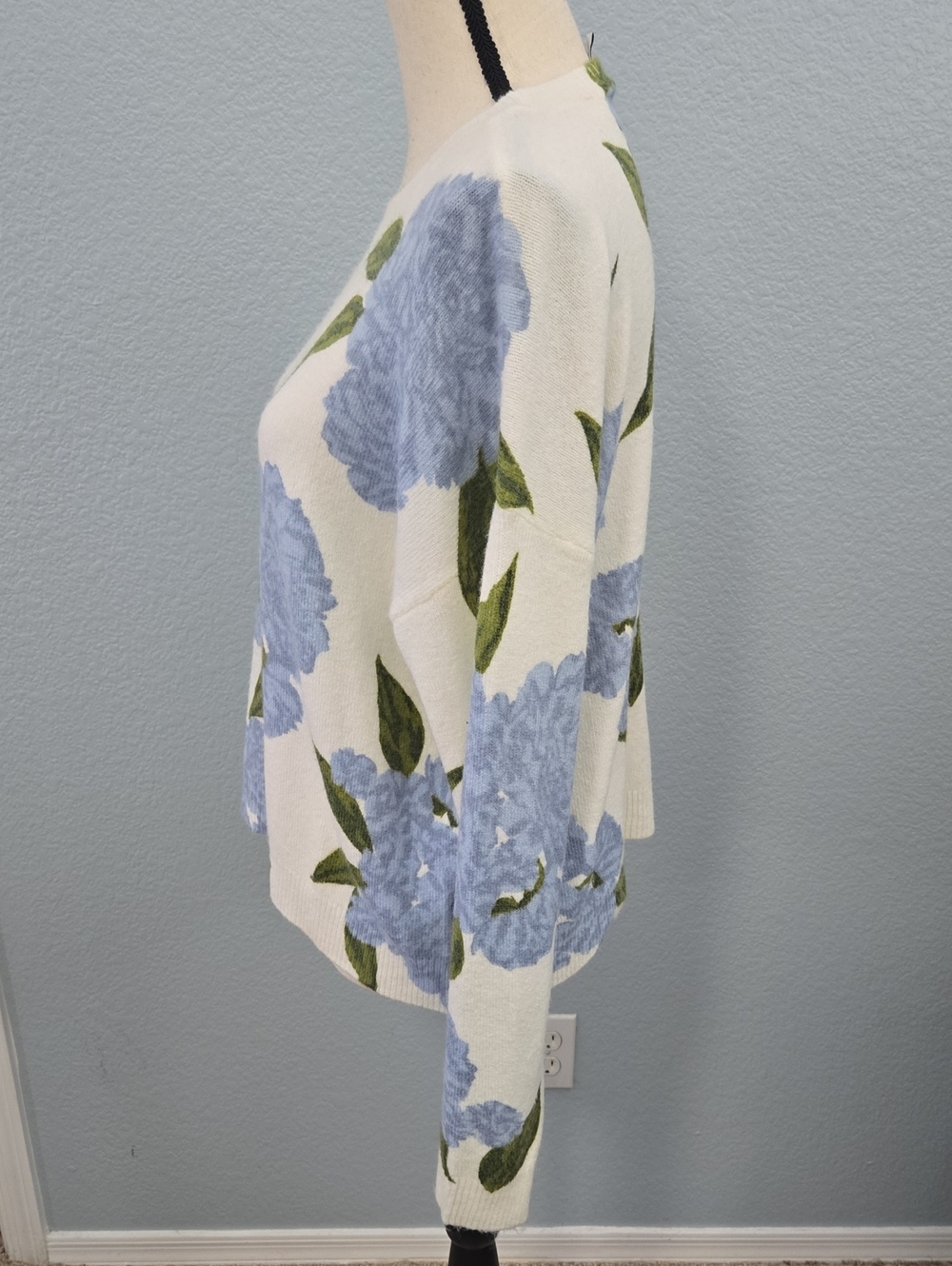 CeCe Crewneck Hydrangea Print Sweater Ribbed Cuff Hem Sz Medium Cottagecore - Picture 5 of 11